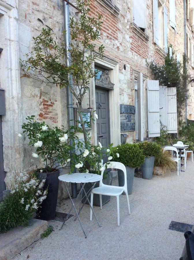 La Maison Sur La Place Penne-d'Agenais Exterior photo